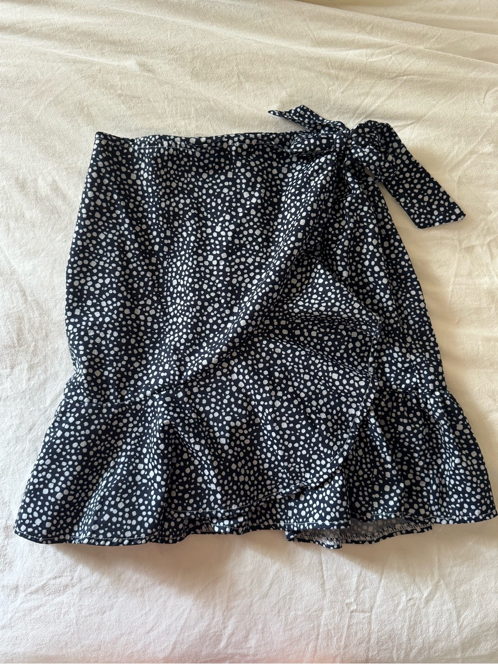 💕BNWOT BLUE AND WHITE DOTTED FOLD OVER APRON SKIRT WITH BOW💕